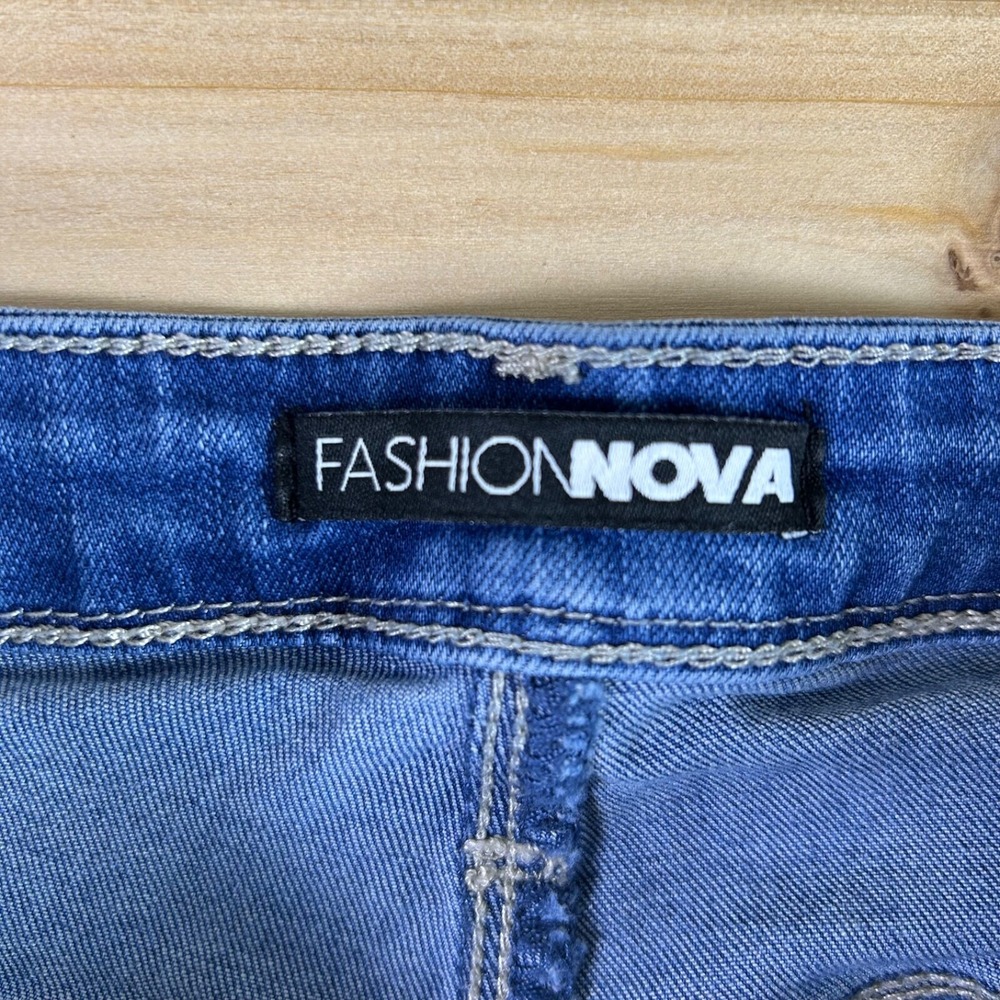 Fashion Nova Jeans Womens 9 Button Flare Fringe Hem Mid Rise Denim Blue Jeans - Picture 5 of 9